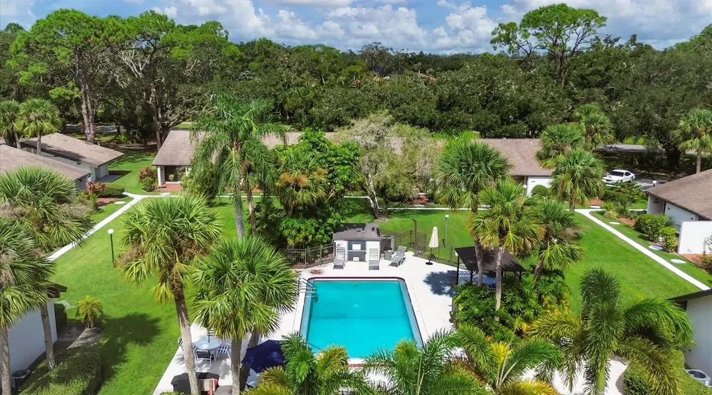 3503 Longmeadow Sarasota FL 34235