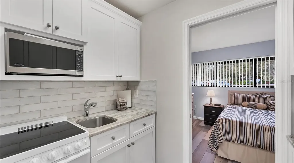 3503 Longmeadow Sarasota FL 34235