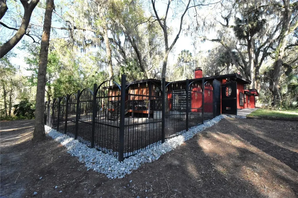 1302 SE Wacahoota Road Micanopy FL 32667