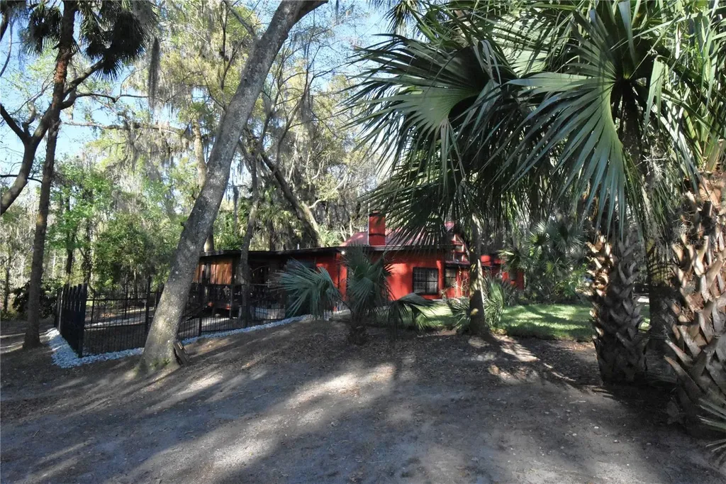 1302 SE Wacahoota Road Micanopy FL 32667