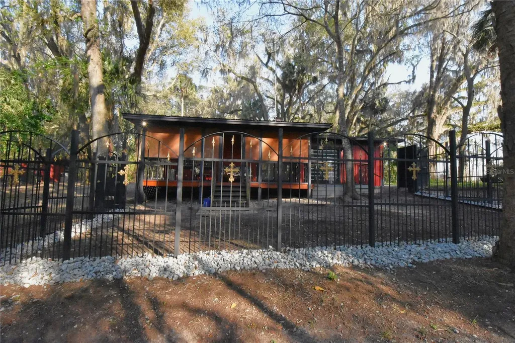 1302 SE Wacahoota Road Micanopy FL 32667
