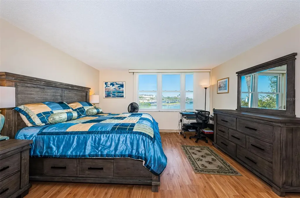 7405 Bay Island Drive S South Pasadena FL 33707