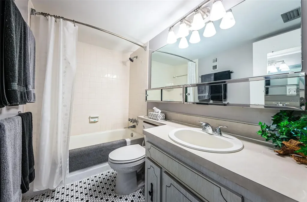 7405 Bay Island Drive S South Pasadena FL 33707