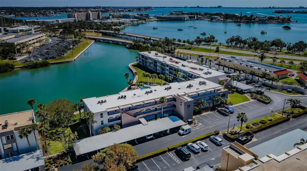 7405 Bay Island Drive S South Pasadena FL 33707