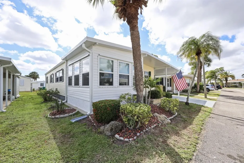 2100 Kings Highway Port Charlotte FL 33980
