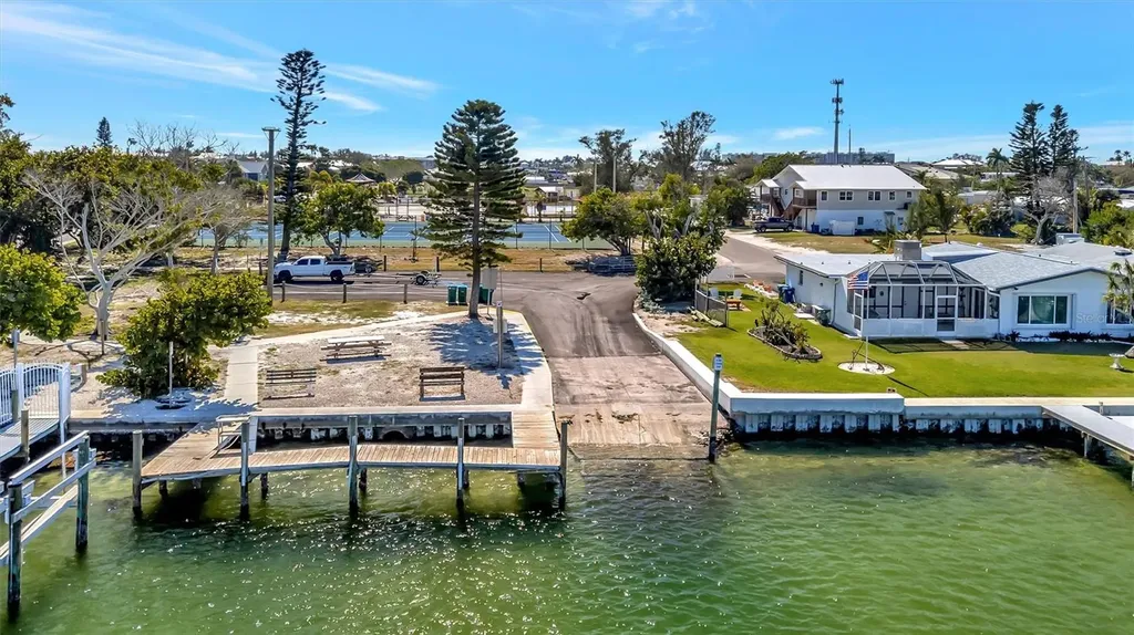 15 Seaside Court Holmes Beach FL 34217
