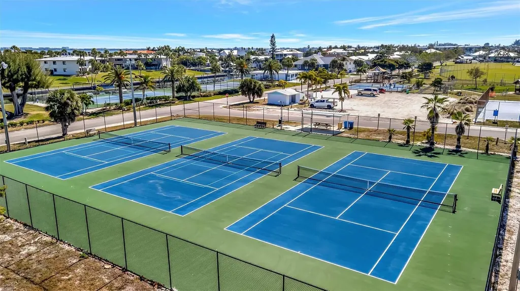 15 Seaside Court Holmes Beach FL 34217
