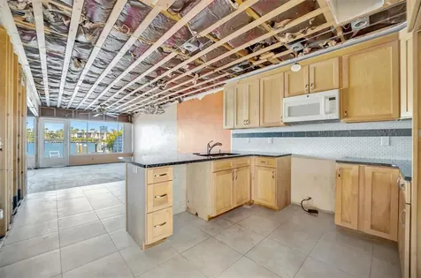 15 Seaside Court Holmes Beach FL 34217