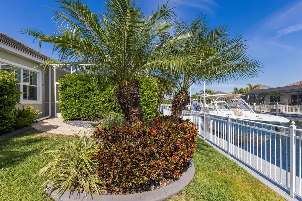 581 Mast Drive Bradenton FL 34208
