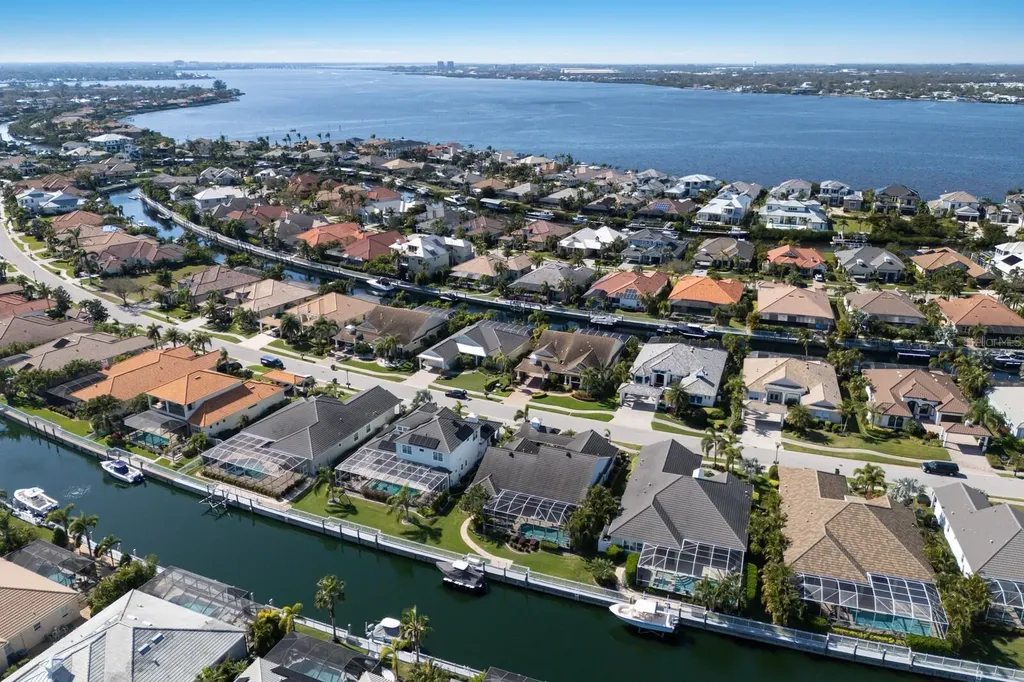 581 Mast Drive Bradenton FL 34208