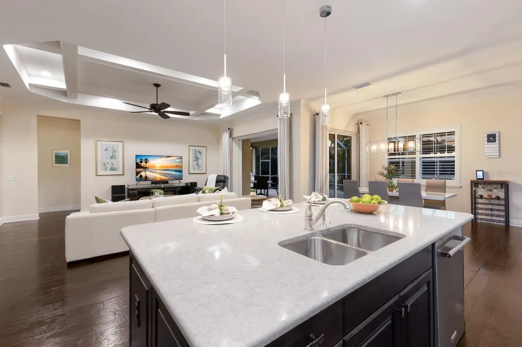 581 Mast Drive Bradenton FL 34208