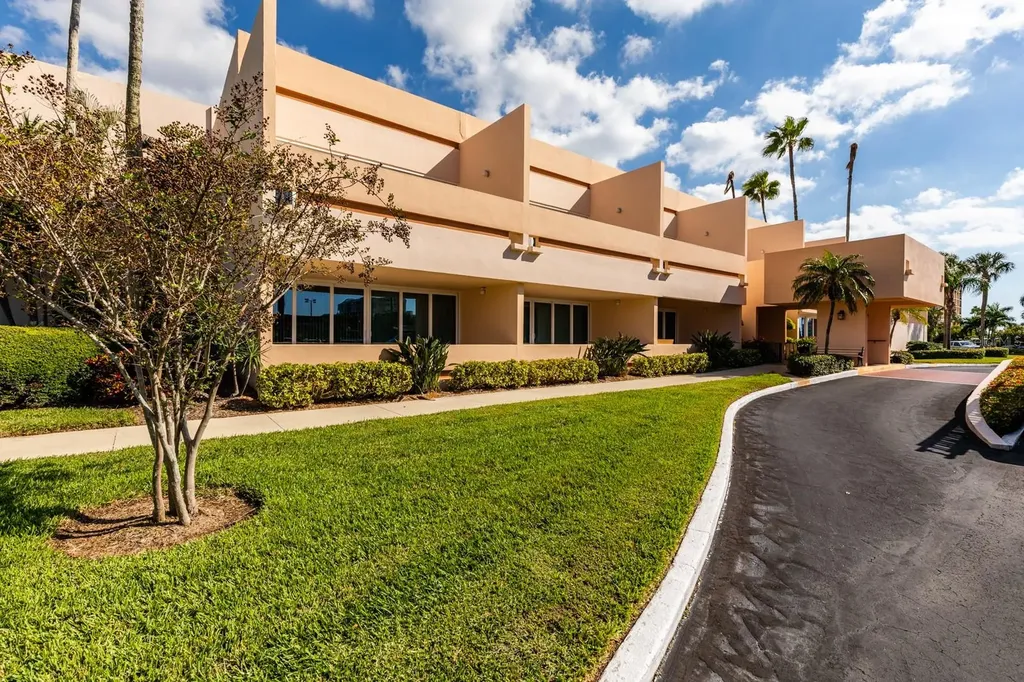 7700 Sun Island Drive S South Pasadena FL 33707