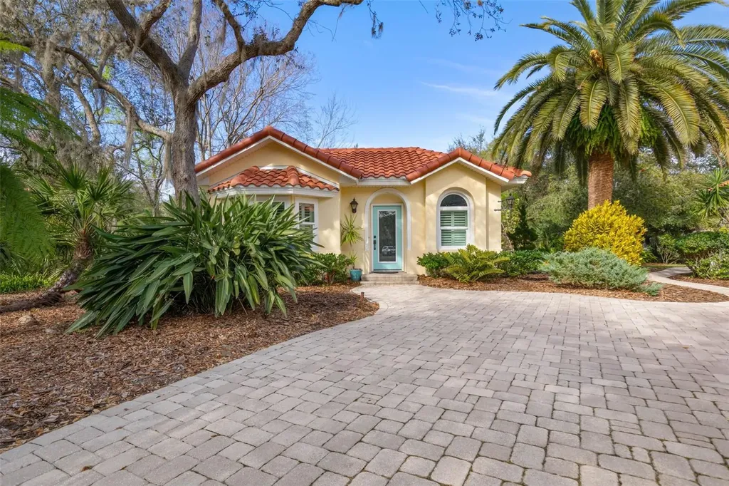 8 Roma Court Palm Coast FL 32137