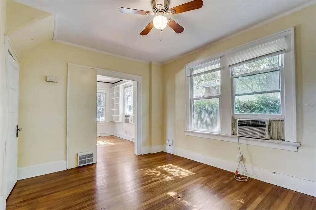 200 & 200 1/2 Hibiscus Court Orlando FL 32801