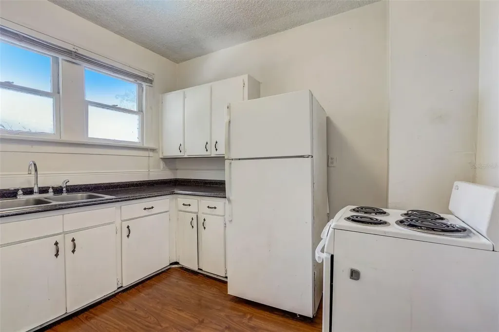200 & 200 1/2 Hibiscus Court Orlando FL 32801