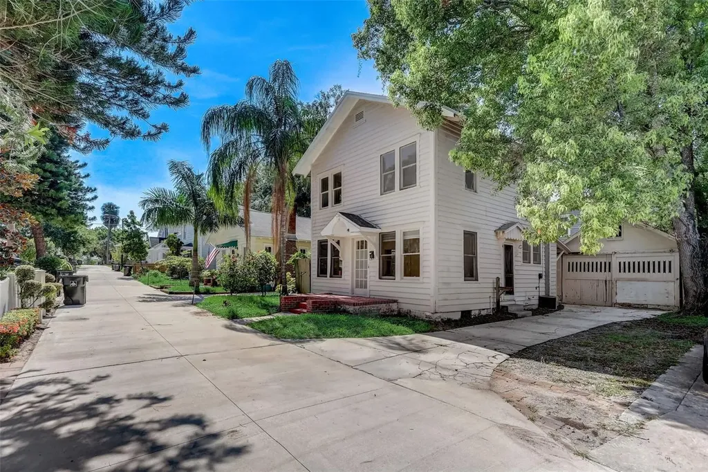 200 & 200 1/2 Hibiscus Court Orlando FL 32801