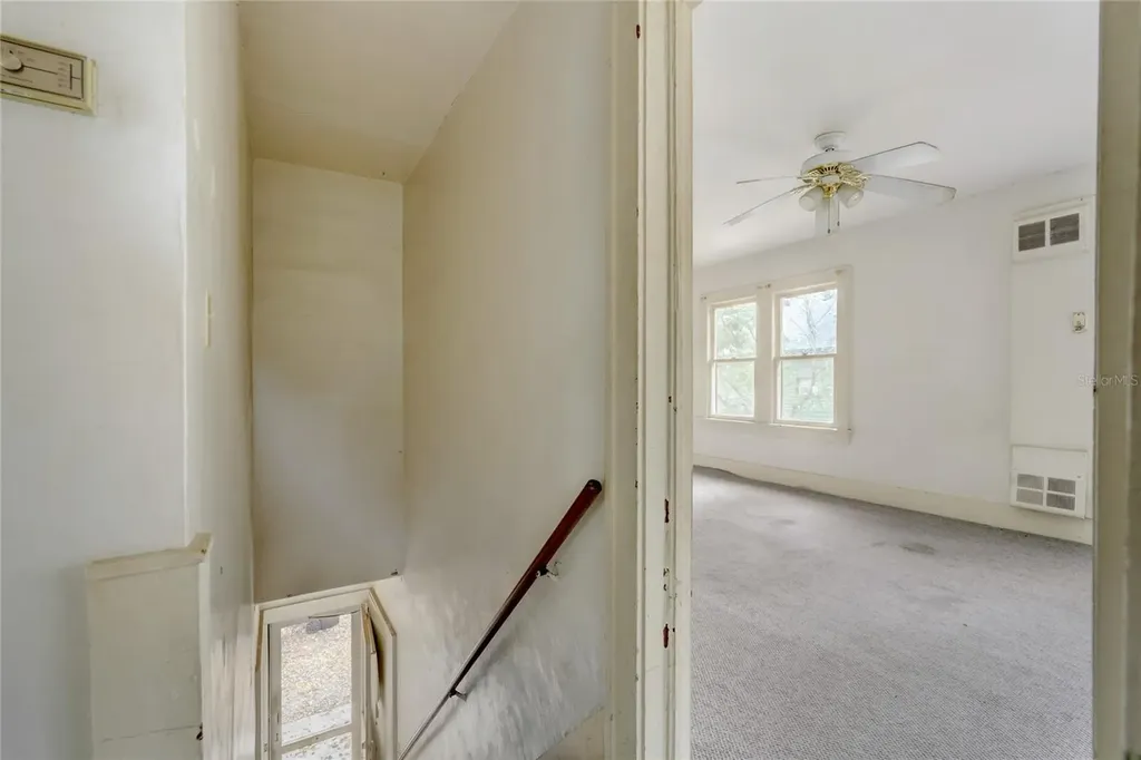200 & 200 1/2 Hibiscus Court Orlando FL 32801