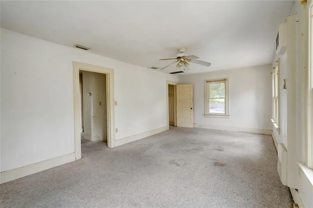 200 & 200 1/2 Hibiscus Court Orlando FL 32801