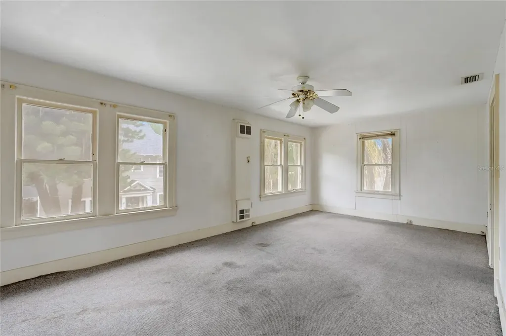 200 & 200 1/2 Hibiscus Court Orlando FL 32801