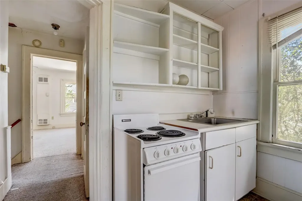200 & 200 1/2 Hibiscus Court Orlando FL 32801