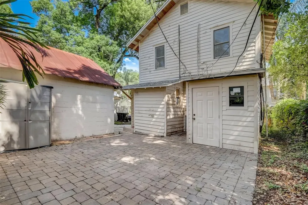 200 & 200 1/2 Hibiscus Court Orlando FL 32801