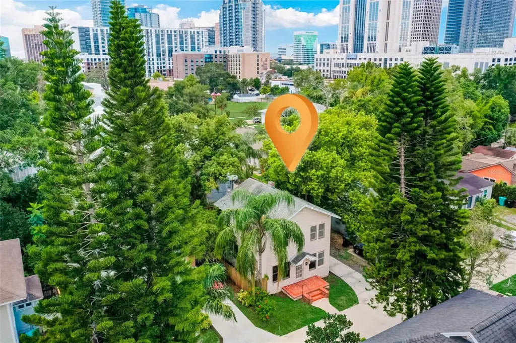 200 & 200 1/2 Hibiscus Court Orlando FL 32801