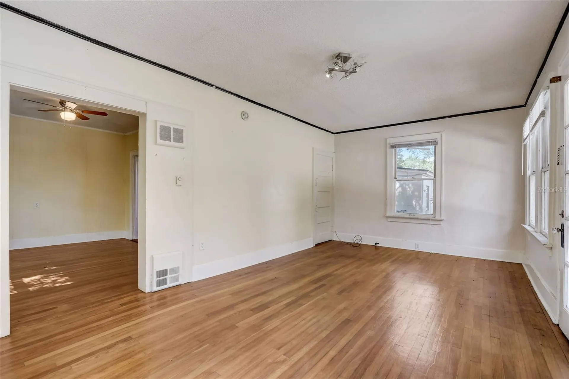 200 & 200 1/2 Hibiscus Court Orlando FL 32801