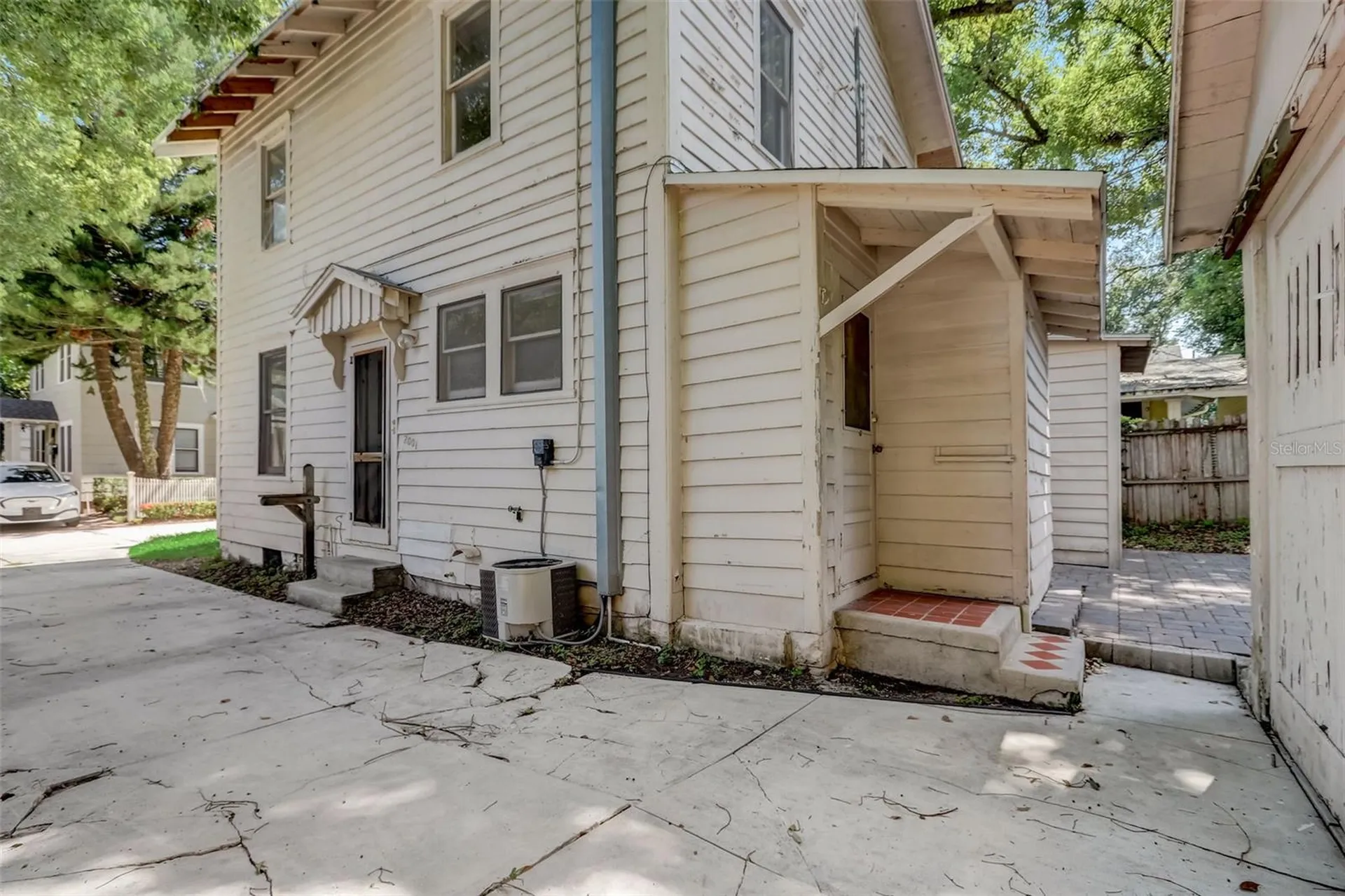 200 & 200 1/2 Hibiscus Court Orlando FL 32801