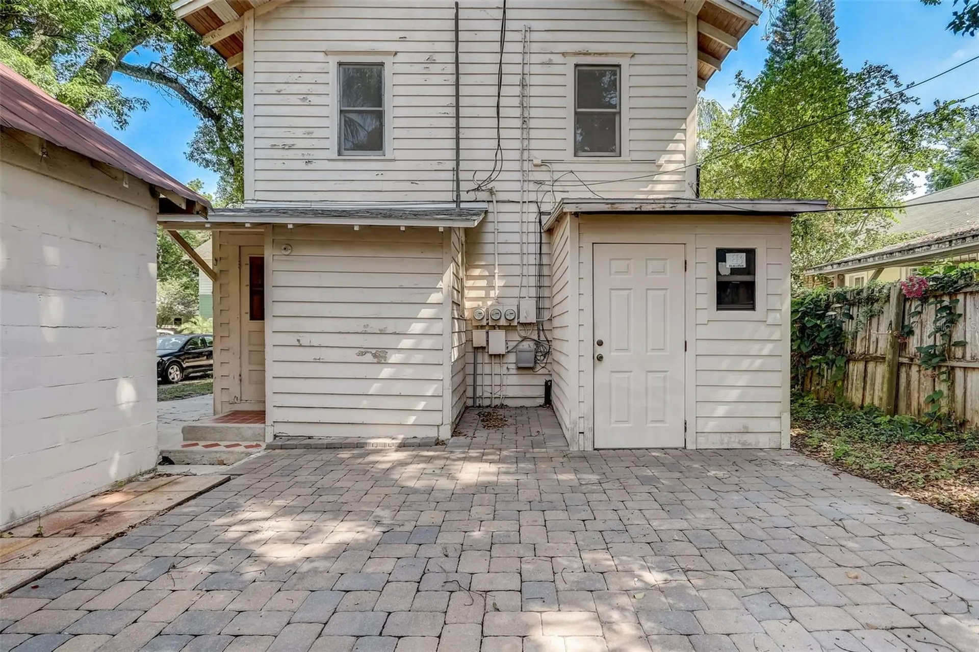 200 & 200 1/2 Hibiscus Court Orlando FL 32801