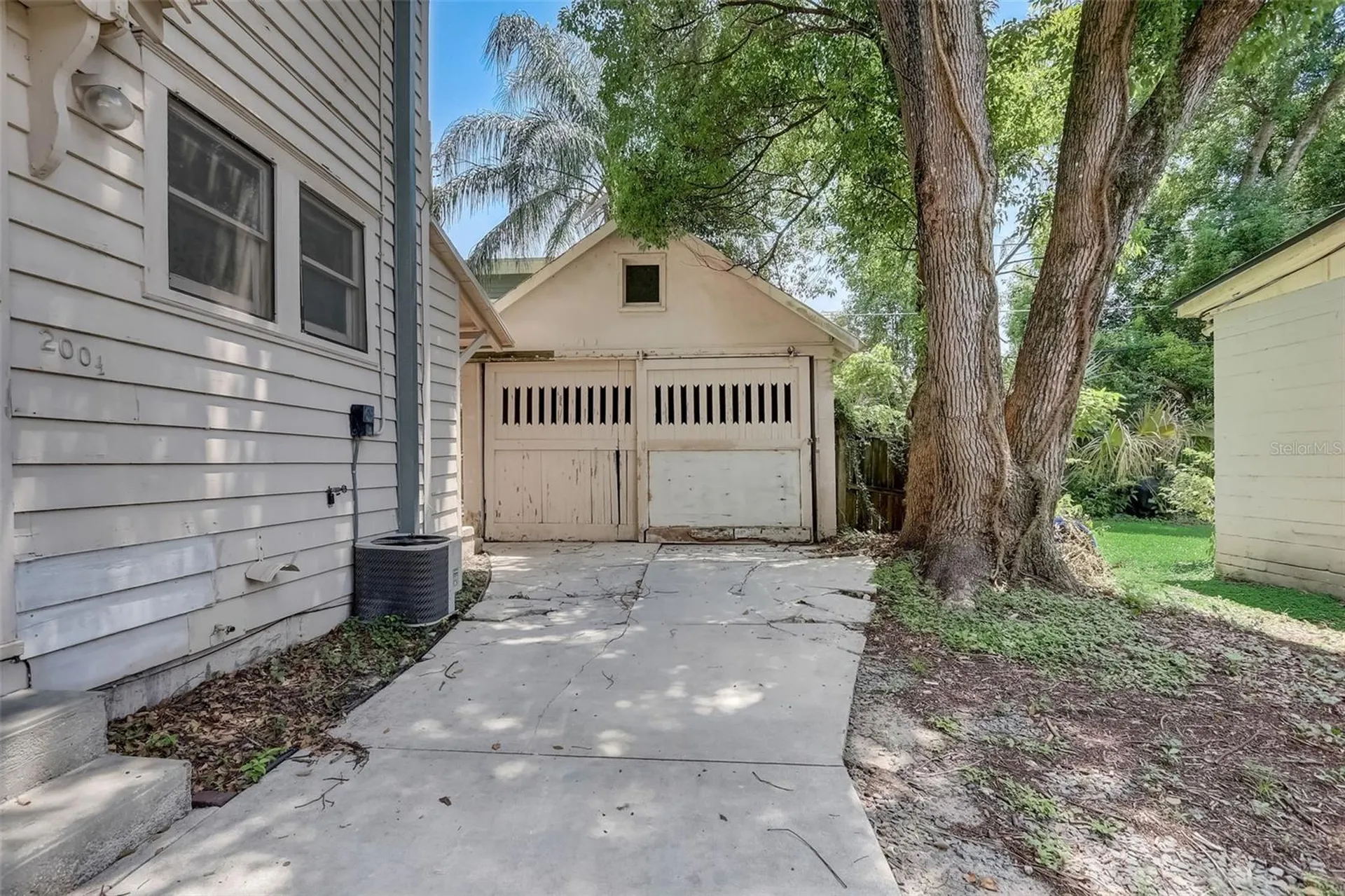 200 & 200 1/2 Hibiscus Court Orlando FL 32801