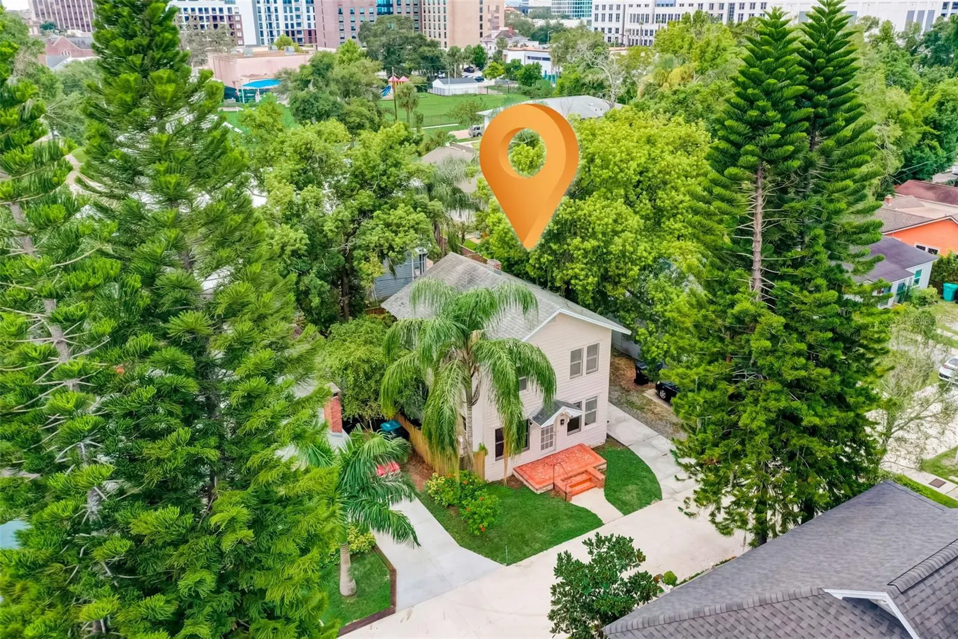 200 & 200 1/2 Hibiscus Court Orlando FL 32801