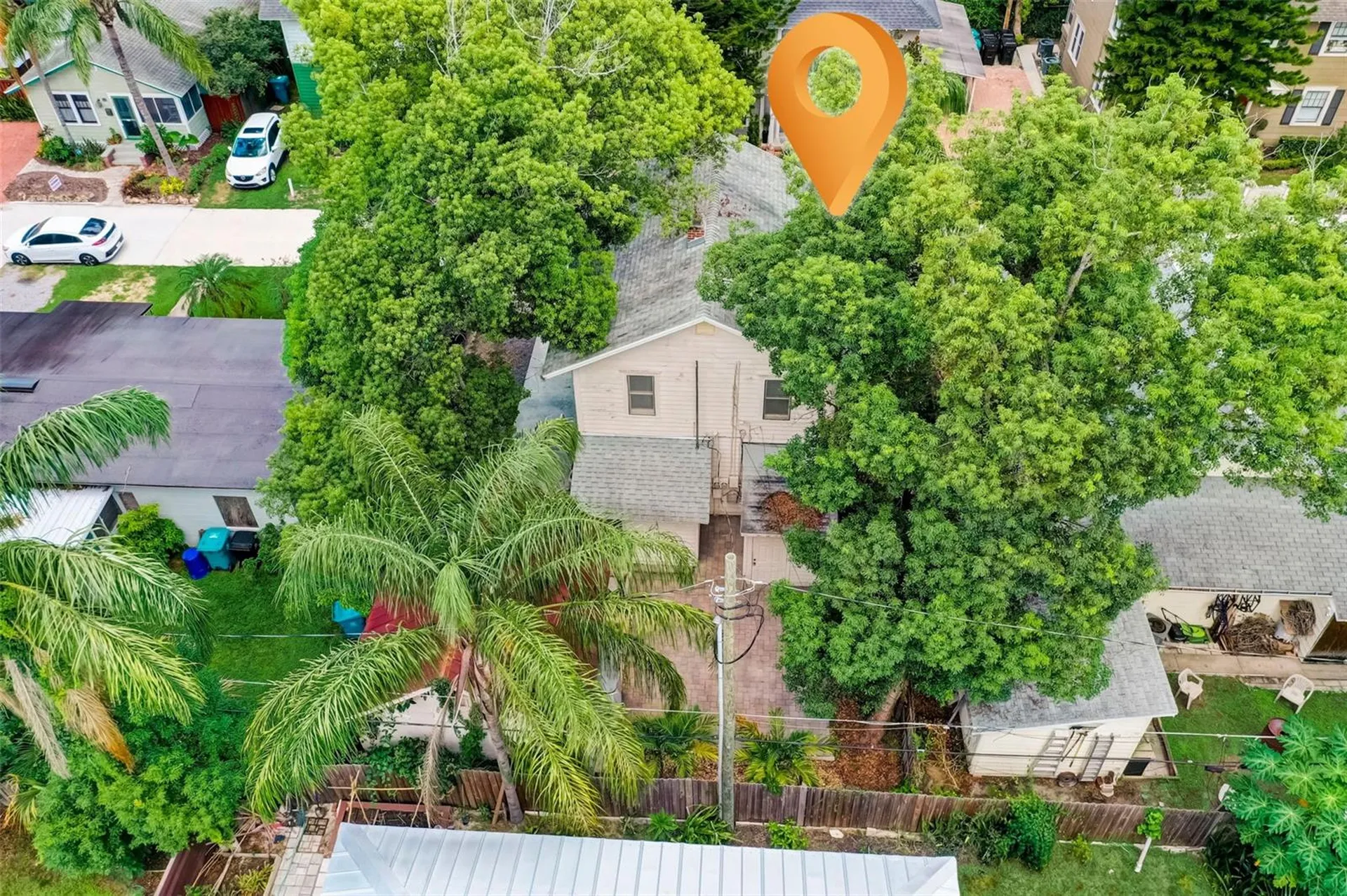 200 & 200 1/2 Hibiscus Court Orlando FL 32801
