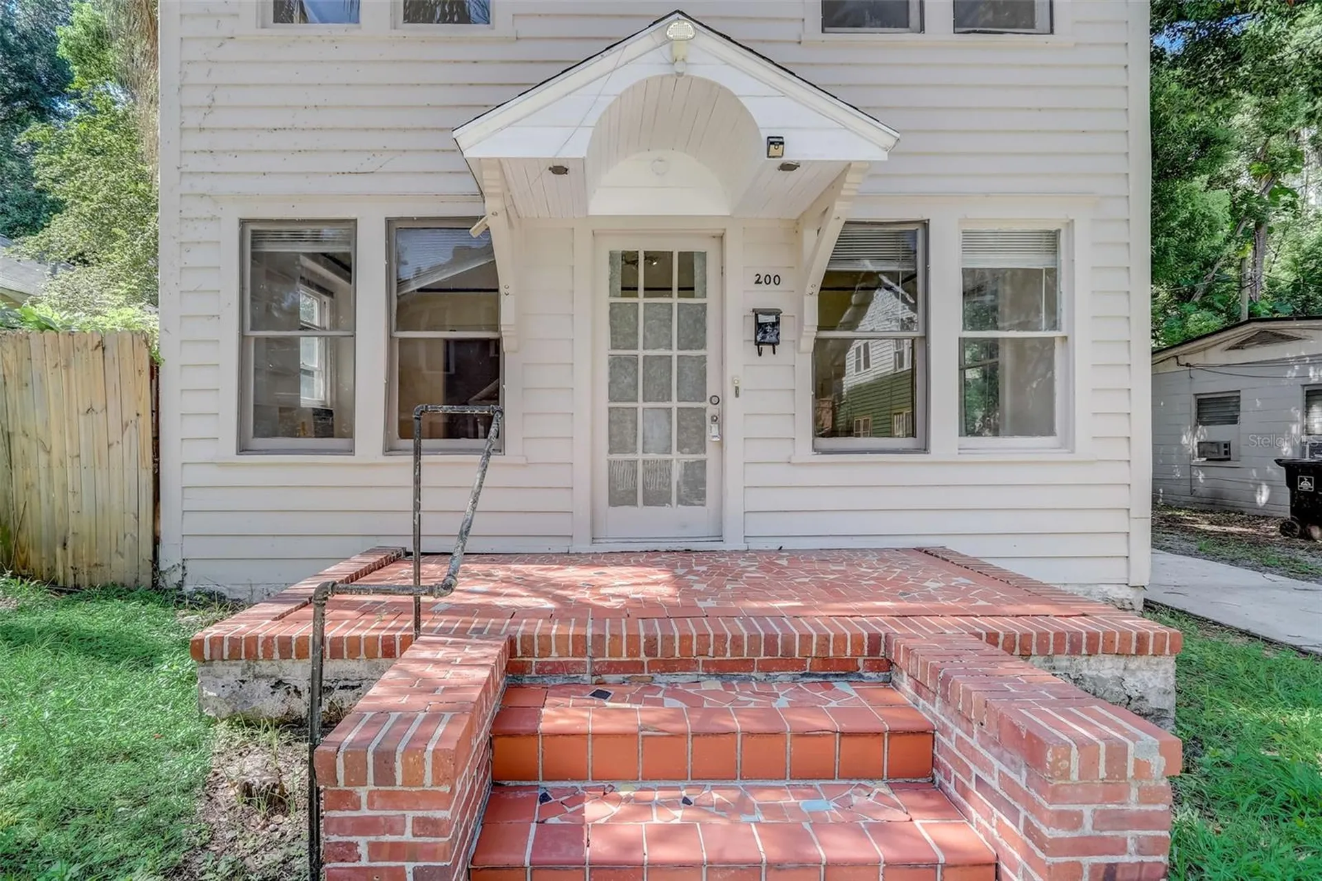 200 & 200 1/2 Hibiscus Court Orlando FL 32801