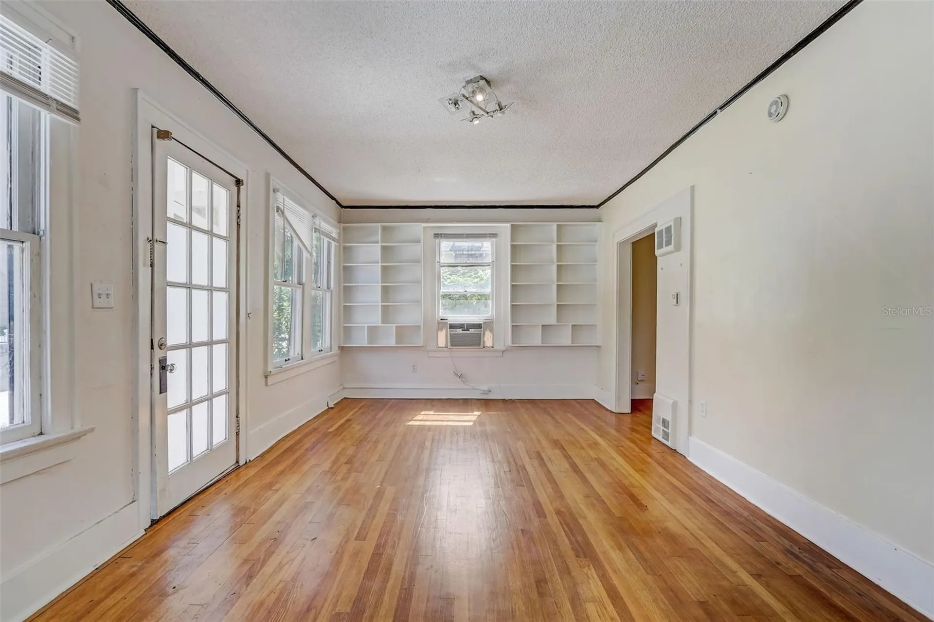200 & 200 1/2 Hibiscus Court Orlando FL 32801