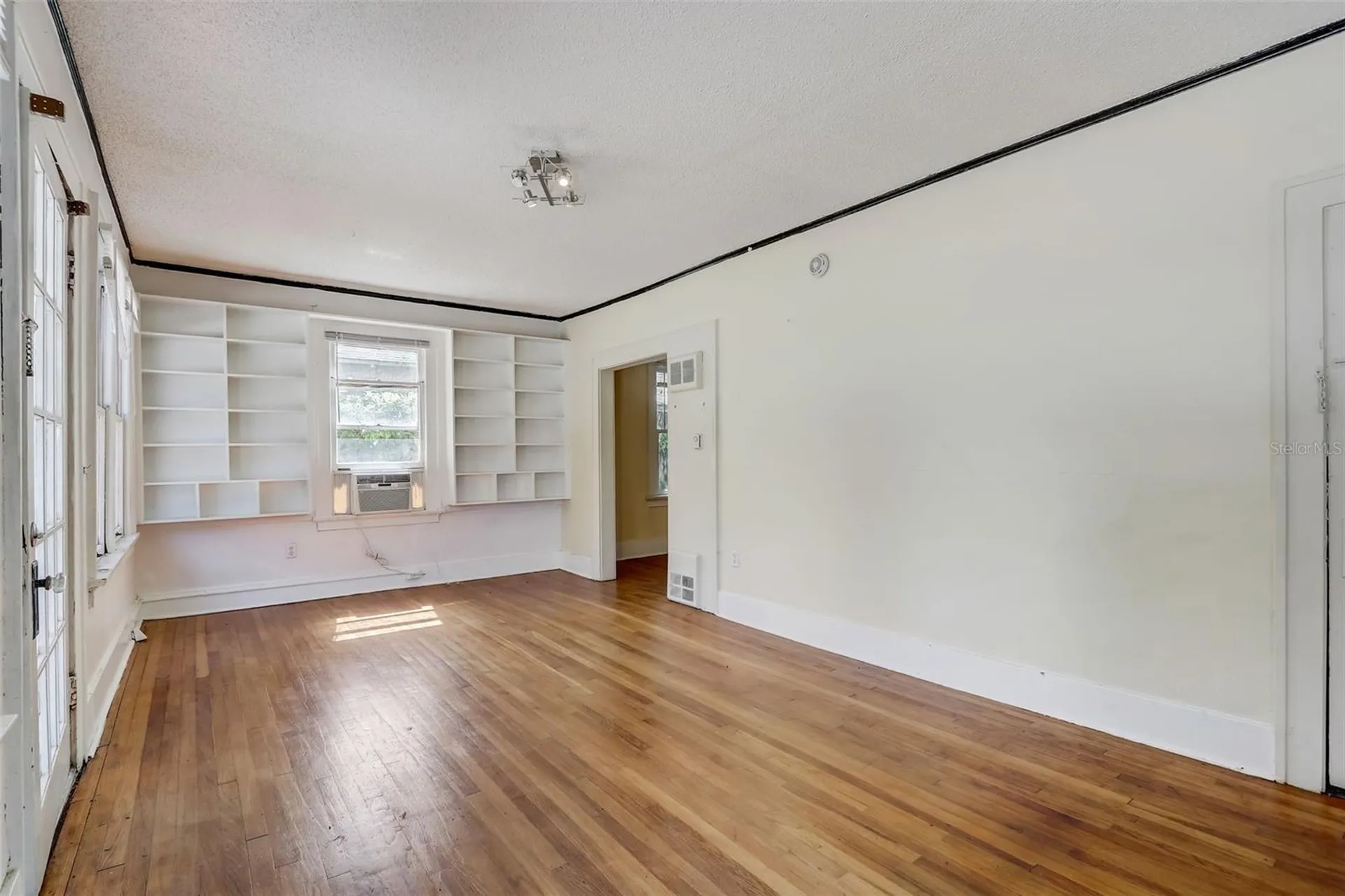 200 & 200 1/2 Hibiscus Court Orlando FL 32801