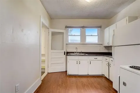 200 & 200 1/2 Hibiscus Court Orlando FL 32801