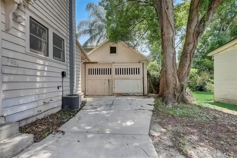 200 & 200 1/2 Hibiscus Court Orlando FL 32801