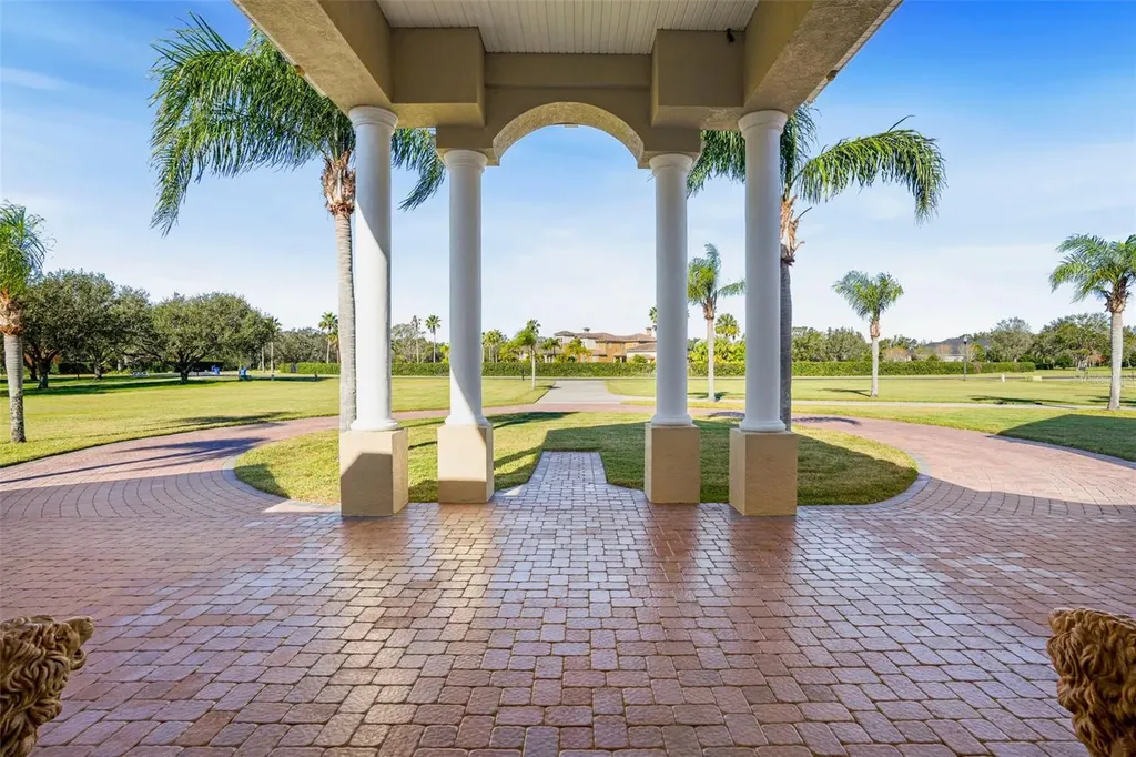 11518 Hammock Oaks Court Lithia FL 33547