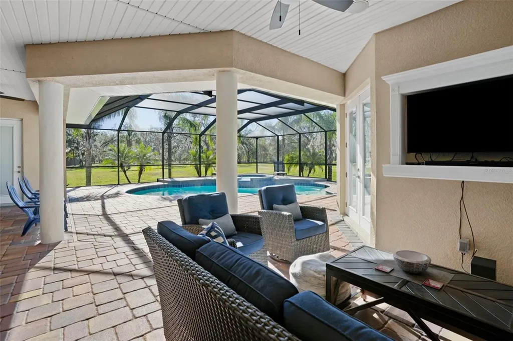 11518 Hammock Oaks Court Lithia FL 33547