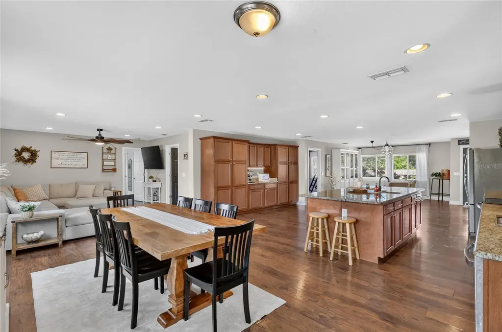 706 S Oakwood Avenue Brandon FL 33511