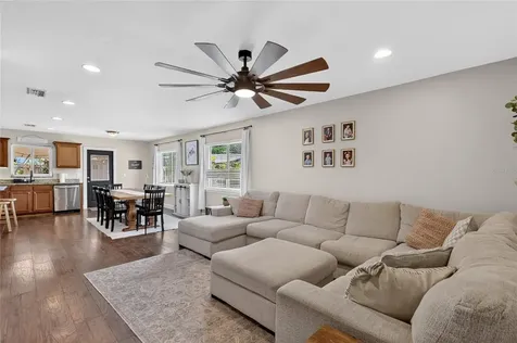 706 S Oakwood Avenue Brandon FL 33511