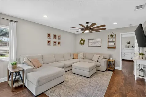 706 S Oakwood Avenue Brandon FL 33511