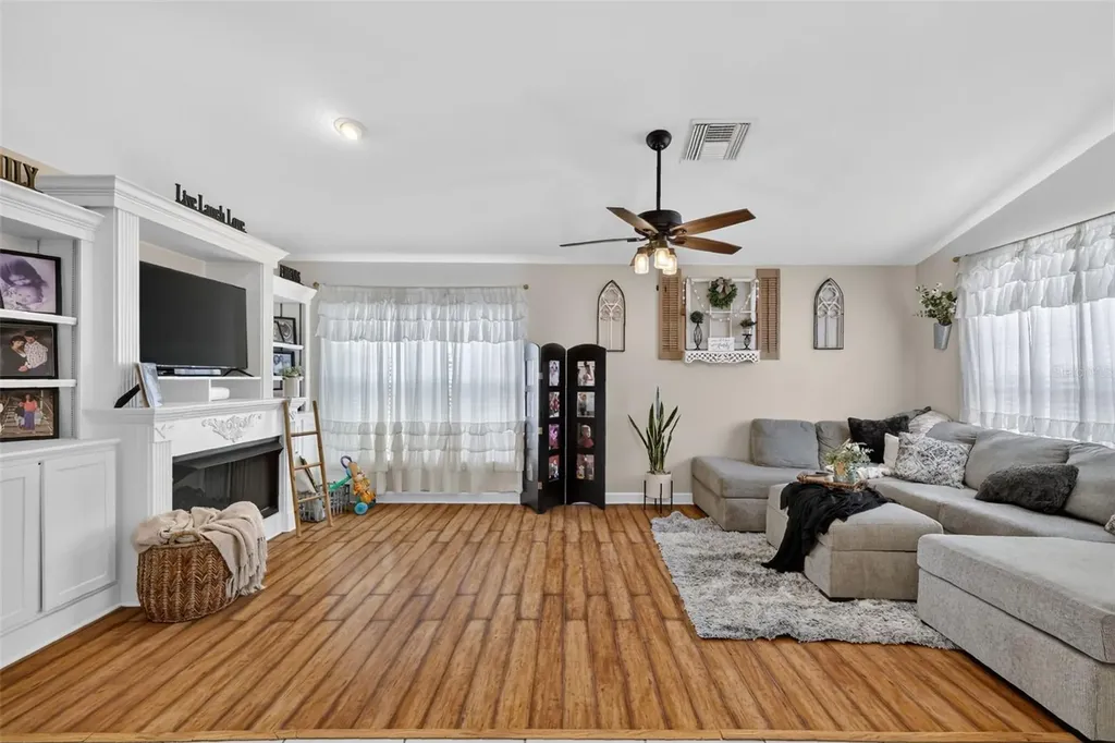 36809 Meridian Circle Grand Island FL 32735