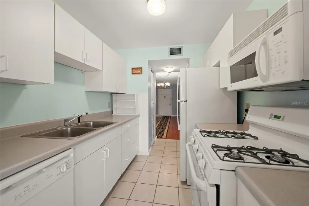 10033 64th Avenue N St Petersburg FL 33708
