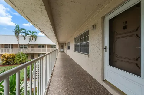 10033 64th Avenue N St Petersburg FL 33708