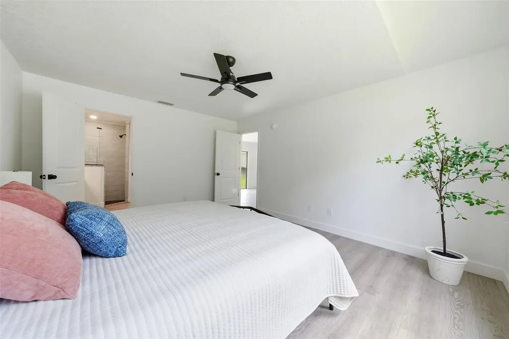 350 Lake Crescent Drive Debary FL 32713