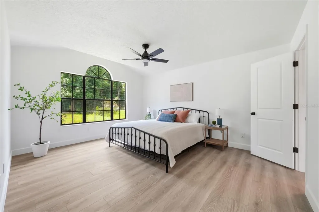 350 Lake Crescent Drive Debary FL 32713
