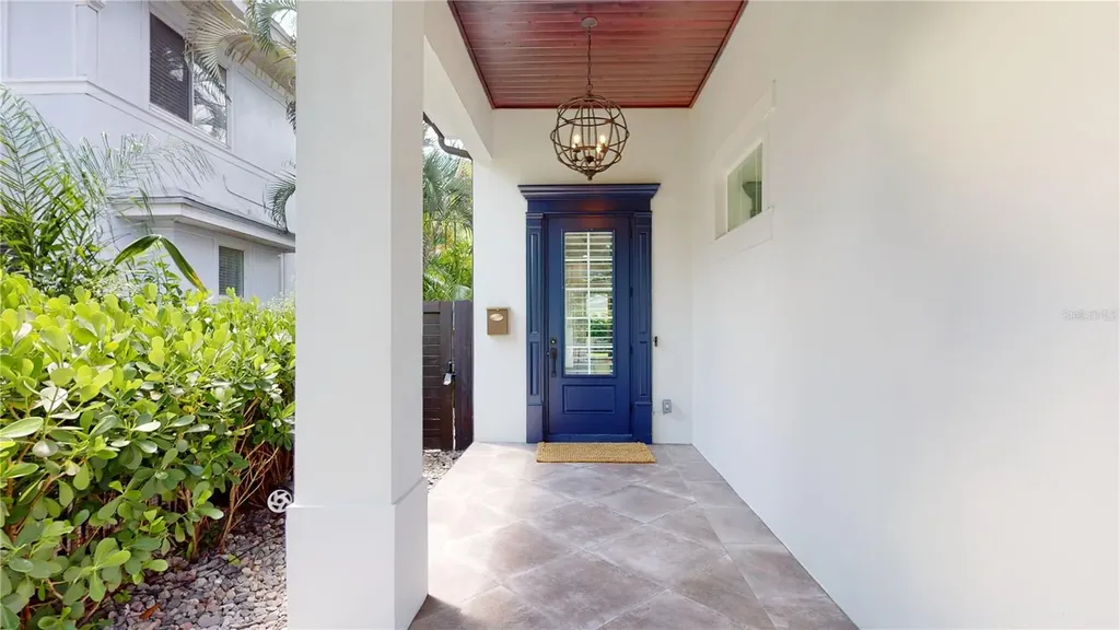 1068 19th Avenue N St Petersburg FL 33704