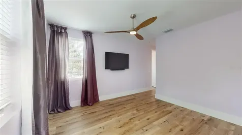 1068 19th Avenue N St Petersburg FL 33704