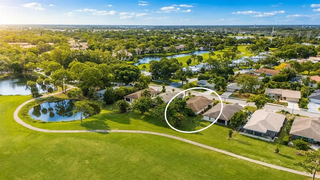 4777 Ringwood Meadow Sarasota FL 34235